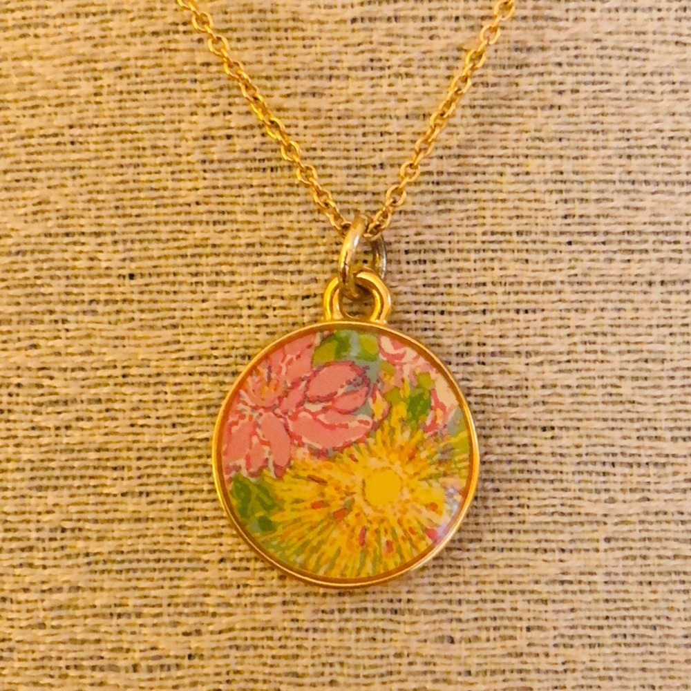 EUC Lilly Pulitzer Floral Pendant Gold Necklace